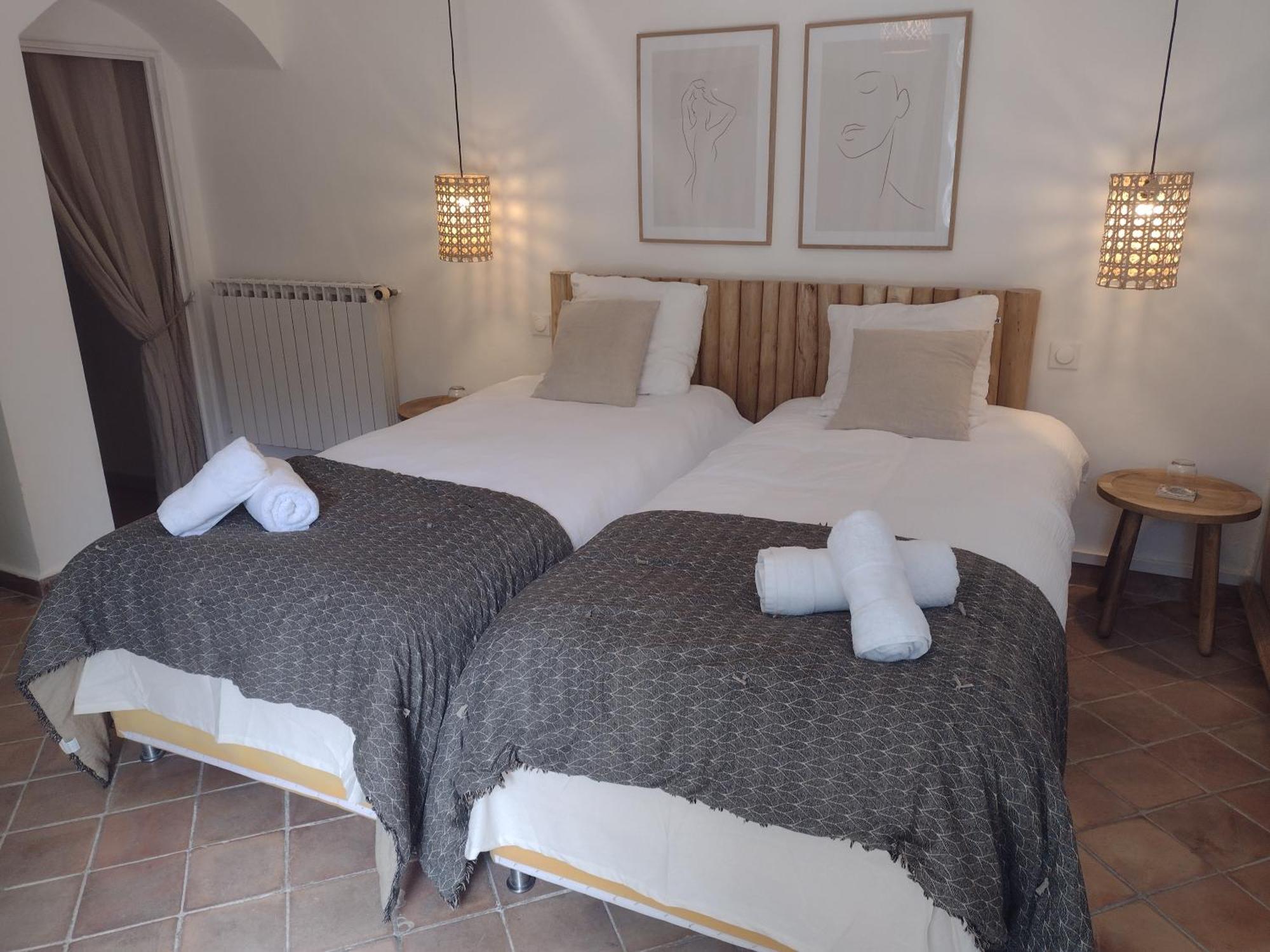 La Maison Des Autres, Piscine Chauffee, Chambres D'Hotes Proches Uzes, Nimes, Pont Du Gard Saint-Genies-de-Malgoires الغرفة الصورة